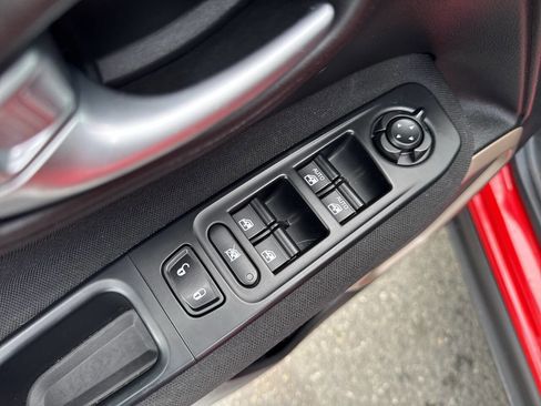 Used 2015 Jeep Renegade Latitude image 27