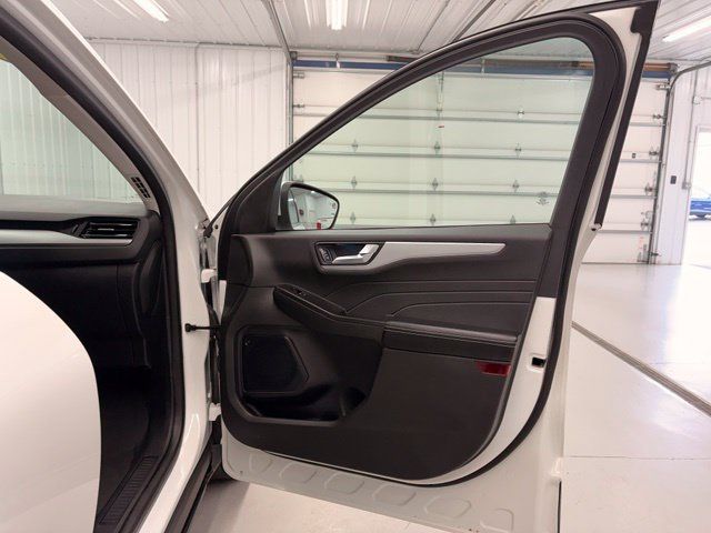 Used 2024 Ford Escape Platinum w/ Premium Technology Package AWD/4WD image 10