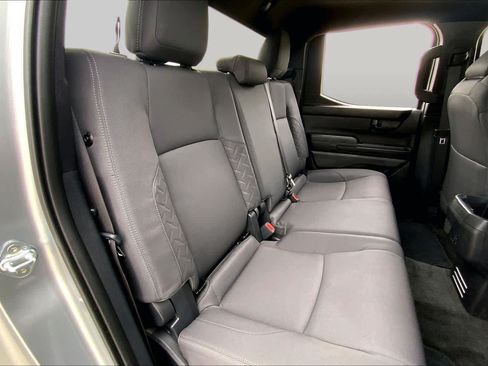 Certified 2025 Toyota Tacoma SR5 AWD/4WD image 19
