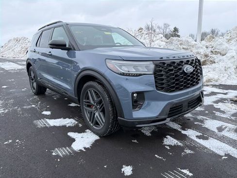 Used 2025 Ford Explorer ST image 1