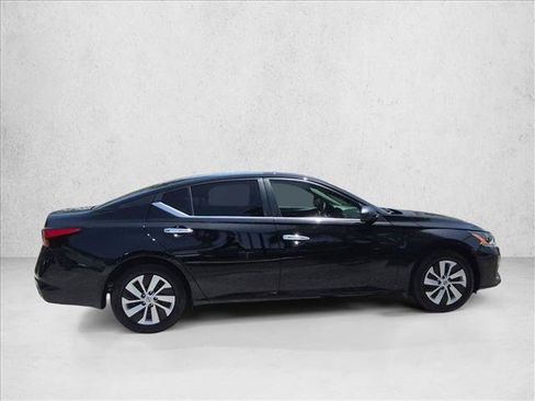 Certified 2025 Nissan Altima 2.5 S FWD image 4