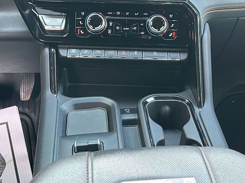 Used 2024 GMC Sierra 2500 AT4 w/ AT4 Premium Plus Package image 21