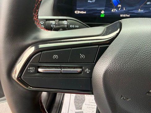 Used 2025 Chevrolet Equinox EV RS FWD image 8