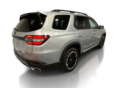 New 2026 Honda Pilot Touring image 4