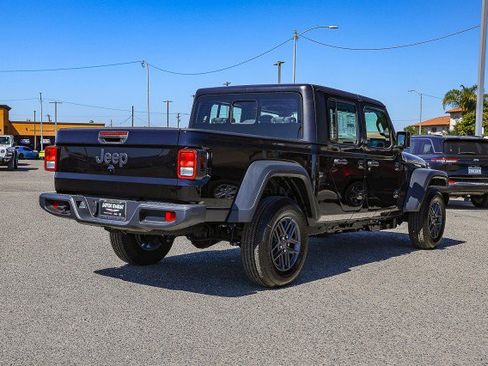 New 2026 Jeep Gladiator Sport image 4