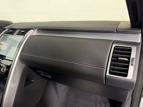 Used 2025 Land Rover Discovery Dynamic SE image 37