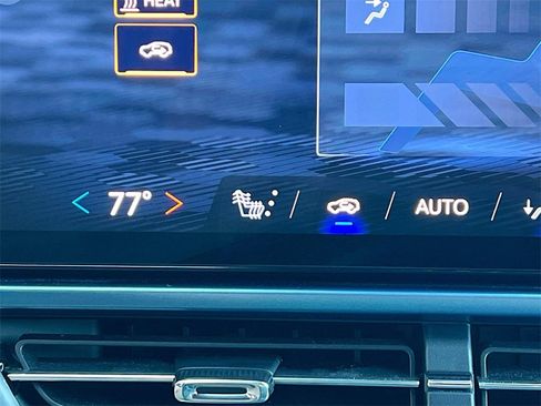 Used 2025 Chevrolet Equinox EV LT w/ Convenience Package image 19