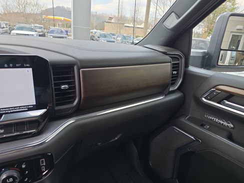 Used 2024 Chevrolet Silverado 1500 High Country w/ High Country Premium Package AWD/4WD image 26