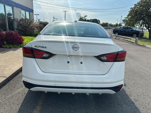 Used 2025 Nissan Altima 2.5 SV FWD image 5