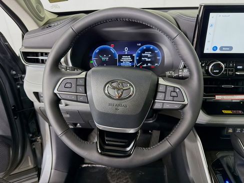 New 2026 Toyota Highlander Platinum image 12