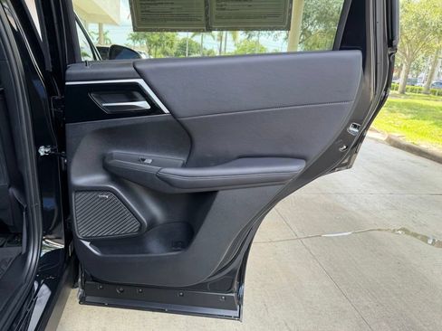 Used 2025 Mitsubishi Outlander SE FWD image 30