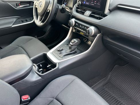 Used 2024 Toyota RAV4 SE image 19