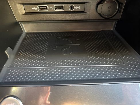 Used 2020 Volkswagen Tiguan SE w/ Panoramic Sunroof Package image 18