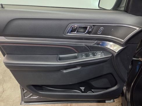 Used 2018 Ford Explorer Sport image 18