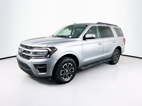 Used 2024 Ford Expedition XLT image 3