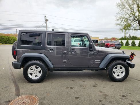 Used 2017 Jeep Wrangler Unlimited Sport w/ Quick Order Package 24S AWD/4WD image 20