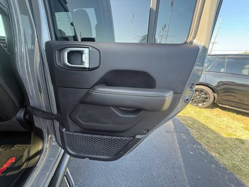 Used 2020 Jeep Gladiator Overland AWD/4WD image 20