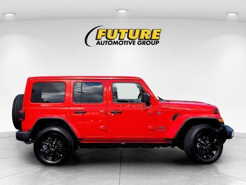 Used 2025 Jeep Wrangler Unlimited Sahara w/ Safety Group AWD/4WD image 9