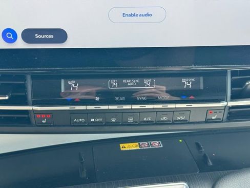 Used 2025 Toyota Sienna XLE image 23