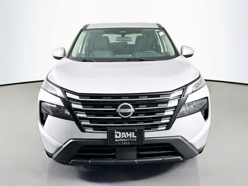 Used 2024 Nissan Rogue SV FWD image 3