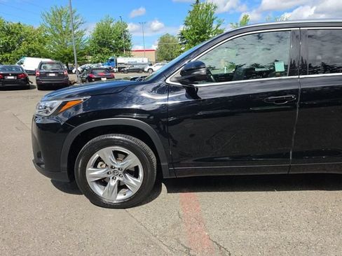 Used 2018 Toyota Highlander Limited FWD image 27