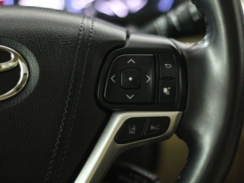 Used 2018 Toyota Highlander Limited FWD image 13