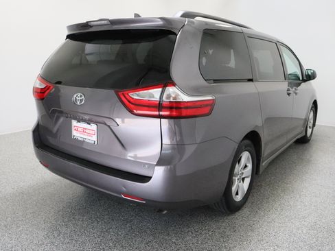 Used 2018 Toyota Sienna LE FWD image 7