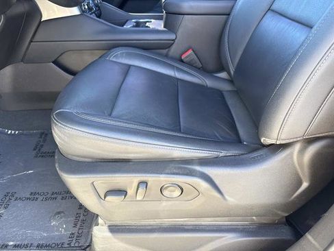 Used 2021 Chevrolet Suburban Z71 w/ Luxury Package image 14