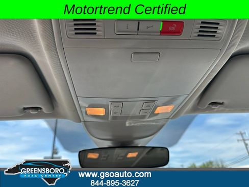 Used 2025 Volkswagen Taos SE FWD image 36