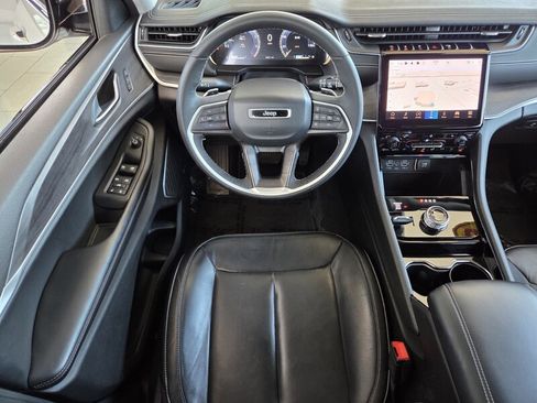 Used 2023 Jeep Grand Cherokee Limited w/ Black Appearance Package AWD/4WD image 16