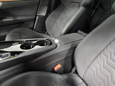 Used 2022 Audi e-tron GT Premium Plus image 29