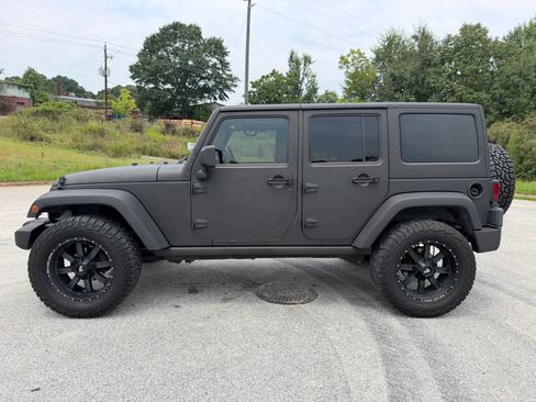 Used 2012 Jeep Wrangler Unlimited Rubicon AWD/4WD image 2
