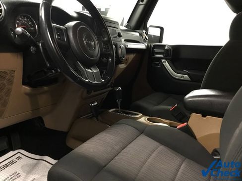 Used 2011 Jeep Wrangler Sahara w/ Dual Top Group AWD/4WD image 19