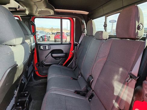 Used 2024 Jeep Gladiator Rubicon w/ Technology Group image 5