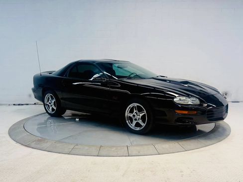 Used 2000 Chevrolet Camaro Z28 w/ SS Performance/Appearance Pkg RWD image 11