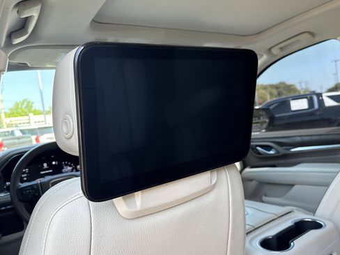 Used 2023 GMC Yukon XL Denali image 12