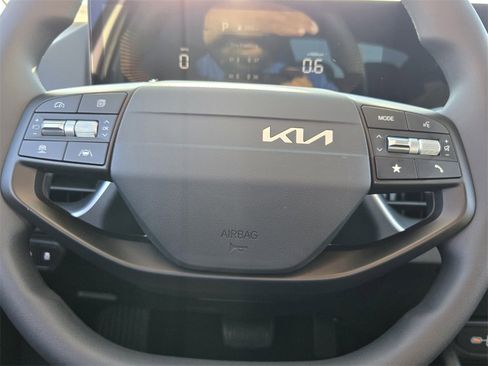 New 2025 Kia K4 LX image 12