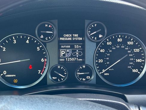 Used 2015 Lexus LX 570 4WD w/ Luxury Package image 36