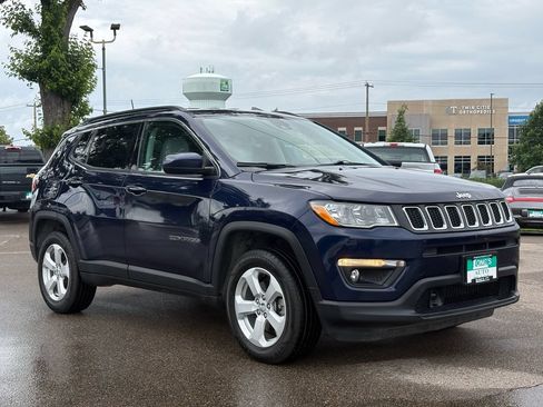 Used 2019 Jeep Compass Latitude w/ Safety & Security Group AWD/4WD image 2