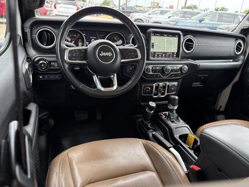 Used 2022 Jeep Wrangler Unlimited Sahara w/ Cold Weather Group AWD/4WD image 18