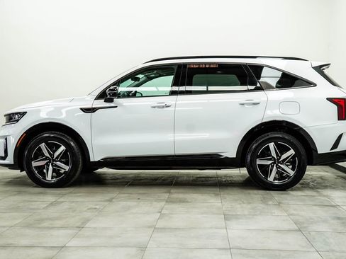 Used 2023 Kia Sorento S w/ Panoramic Sunroof Package FWD image 8