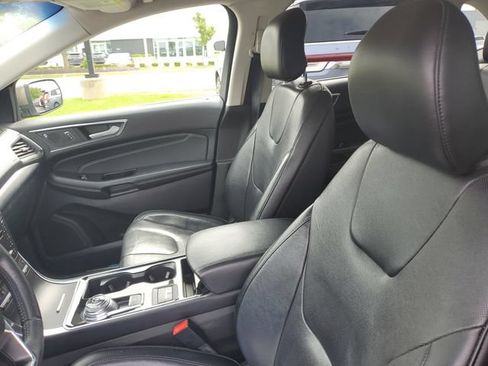Used 2019 Ford Edge Titanium w/ Equipment Group 301A AWD/4WD image 7