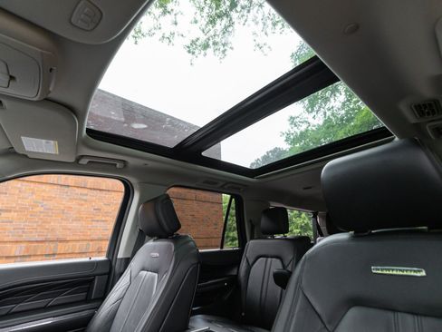 Used 2018 Ford Expedition Max Platinum AWD/4WD image 10