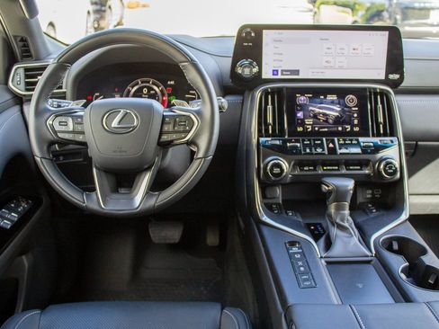 Used 2024 Lexus LX 600 4WD w/ Luxury Package image 13