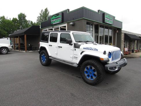Used 2018 Jeep Wrangler Unlimited Sahara AWD/4WD image 2