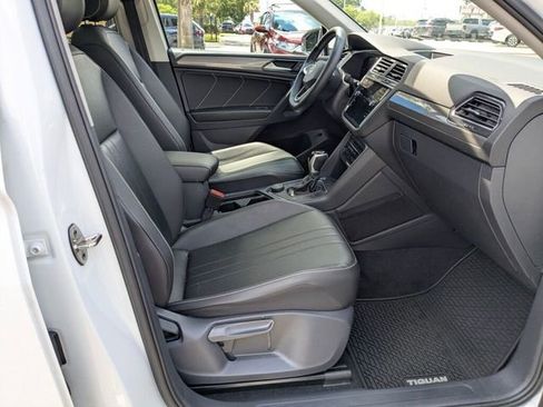 Used 2022 Volkswagen Tiguan SE AWD/4WD image 40