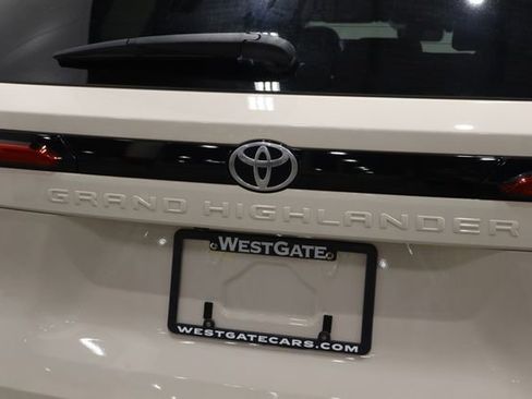 Used 2024 Toyota Grand Highlander FWD image 47