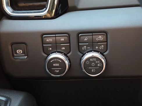 New 2026 GMC Sierra 2500 Denali AWD/4WD image 12