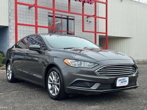 Used 2017 Ford Fusion SE FWD image 10