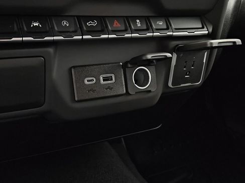 Used 2025 Chevrolet Silverado 1500 Custom RWD image 17